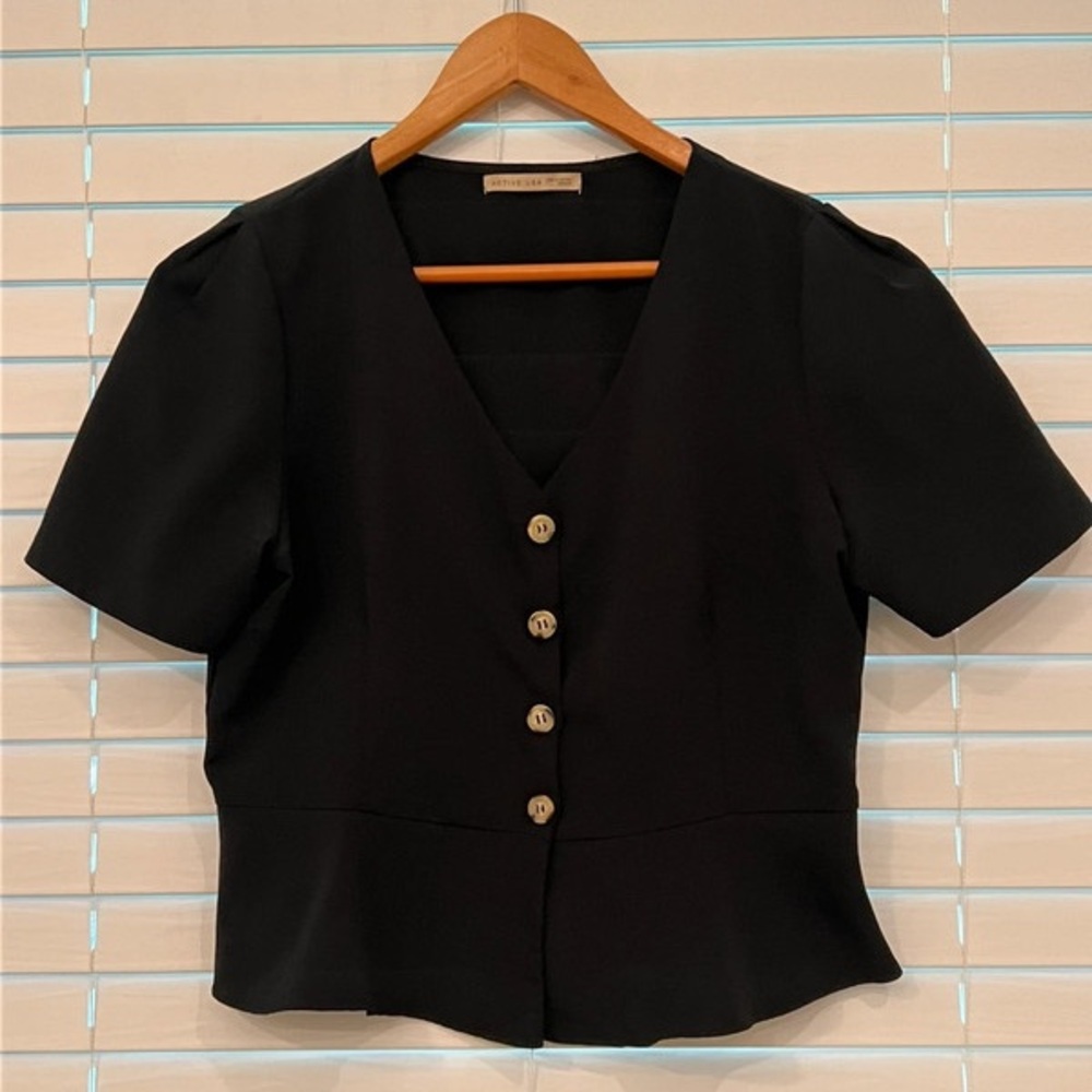 Active USA Black Fitted Cropped Blouse
